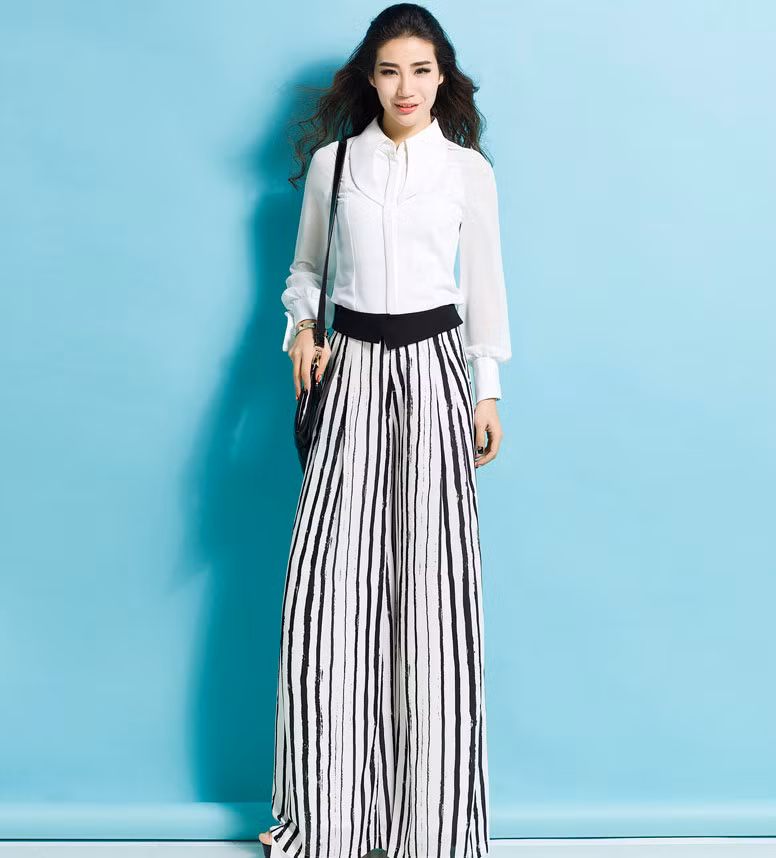Những nàng có đôi chân “khiêm tốn”, có thể chọn những chiếc quần sọc dài, điều này sẽ giúp bạn “ăn gian” chiều cao trong mắt mọi người.