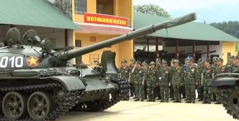Lien Xo hoc Viet Nam cach dung sung may tren xe tang?