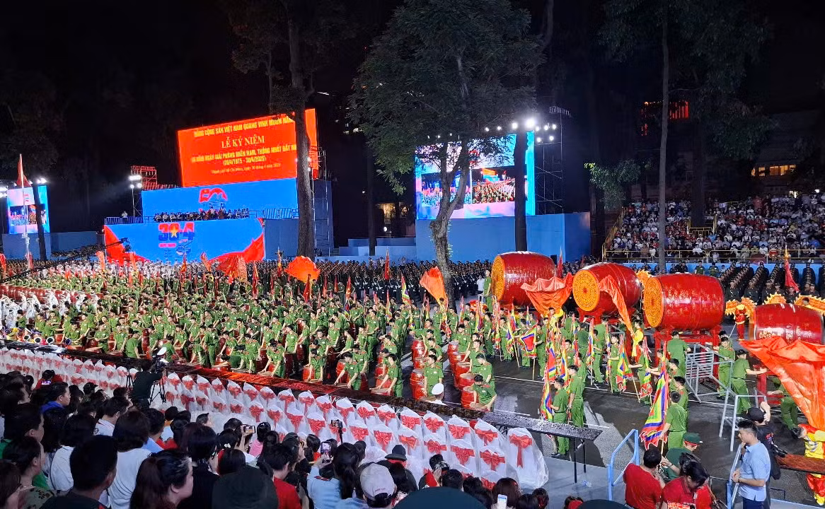 Đồng diễn trống hội