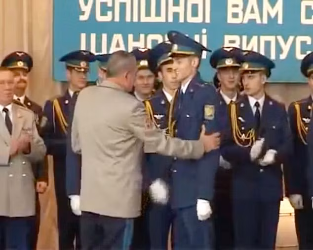 Lo anh dau tien cua linh Ukraine bị nghi ban ha MH17