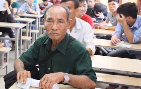 Thí sinh lớn tuổi nhất của kỳ thi THPT quốc gia năm nay là ông Lê Tuấn Anh (60 tuổi).