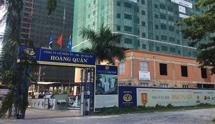 Gia co phieu tang tran, em trai Chu tich HQC ban ra 3,5 trieu co phieu