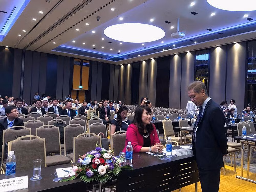 Trước giờ G, vì sao Eximbank hoãn tổ chức Đại hội cổ đông lần thứ 3? Truoc gio G, vi sao Eximbank hoan to chuc Dai hoi co dong lan thu 3?
