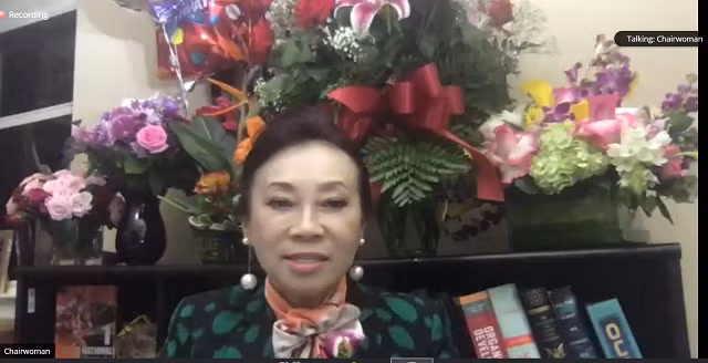 Ba Dang Thi Hoang Yen xuat hien tai DHDCD ITA sau gan thap ky vang bong
