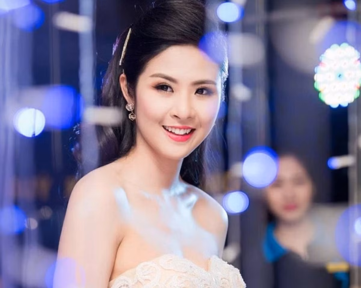 Hoa Hau Ngoc Han lam Pho Tong giam doc Du lich Ninh Van Bay