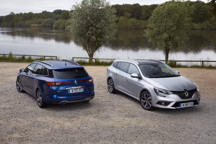 Dựa trên cơ sở dòng hatchback hạng C nổi tiếng châu Âu Megane, phiên bản Renault Megane Sport Tourer đã được hãng xe Pháp Renault phát triển với phần mui kiểu wagon kéo dài hơn về phía sau, giúp tăng không gian trong cabin và khoang hành lý.