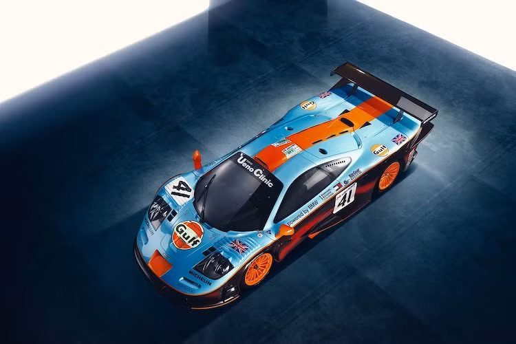 Ban đầu, chiếc F1 GTR Longtail này đã được McLaren bán cho đội đua Gulf-Davidoff GTC Motorsport. Dù chỉ có thành tích duy nhất là về nhì tại giải Le Mans 24h 1997, nhưng chiếc xe vẫn trở thành một trong những chiếc F1 được nhớ tới nhiều nhất, do có thân được sơn tem đấu xanh - cam - đen phong cách Gulf đã trở thành "biểu tượng".