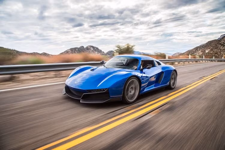 Giống như những chiếc Beast khác, Beast Alpha vẫn được trang bị động cơ 4 xi-lanh thẳng hàng DOHC 2.4l với tên mã K24 từ Honda. Tuy nhiên thay vì tăng áp, Rezvani đã sử dụng bộ siêu nạp của Rotrex, đồng thời kết hợp với xú-páp mới cùng piston và tay biên khỏe hơn.