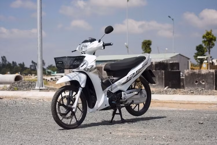 Tại Việt Nam, xe máy Honda Future Neo tại Việt Nam được xem là "hậu duệ" của dòng xe Future II 125 trước đây. Tuy nhiên ở Thái Lan, dòng Future đều được bán với tên gọi Wave 125, trong đó phiên bản Future Neo đã được "đổi lý lịch" thành Wave 125i.