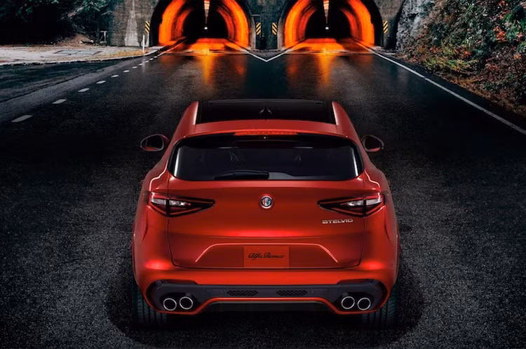 Theo dự đoán, Alfa Romeo sẽ bắt đầu phân phối Stelvio tới thị trường Mỹ kể từ giữa năm sau.