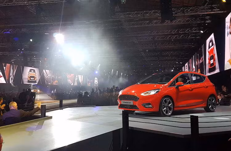 Vào ngày cuối cùng của tháng 11, lễ ra mắt hoành tráng Ford Fiesta 2017 thế hệ mới đã được Ford tổ chức tại Đức. Hiện đã bước sang thế hệ thứ 7, mẫu xe hatchback hạng B này đã được Ford thiết kế lại hoàn toàn, với tham vọng "bỏ xa" các đối thủ để có thể được xếp ở một đẳng cấp cao hơn.
