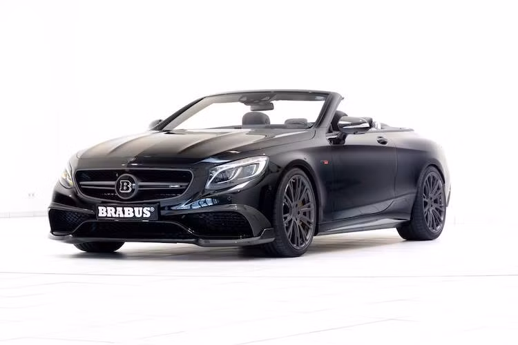 Dù hiện nay, bản thân Mercedes cũng có chiếc S65 Cabriolet cực mạnh với động cơ V12 tăng áp kép hơn 600 mã lực nhưng trên thực tế, danh hiệu chiếc xe mui xếp mềm 4 chỗ siêu sang nhanh nhất Thế giới lại thuộc về mẫu xe độ Brabus 850 6.0 Biturbo Cabrio. Đây là phiên bản độ từ chiếc Mercedes-AMG S63 Cabriolet.