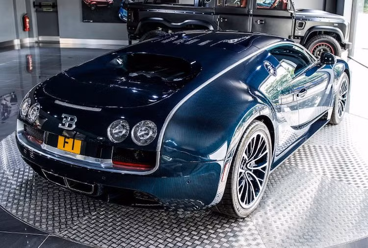 So với một chiếc Bugatti Veyron bình thường, Veyron Supersport có một số thay đổi ở ngoại thất với cản trước có thiết kế khí động học mới, cản sau có các khe tản nhiệt lớn hơn và ống xả kép.