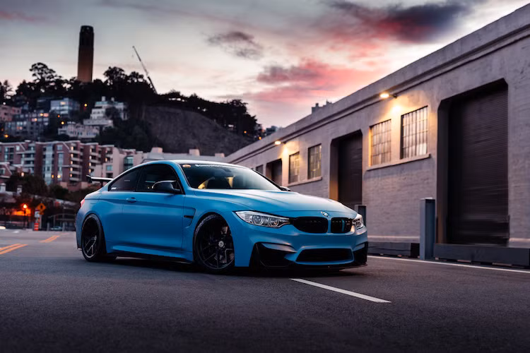 Bộ bodykit thể thao nguyên bản của M4 được giữ nguyên, tuy nhiên xung quanh chiếc xe đã được trang bị các cánh chia gió và khuếch tán bằng sợi carbon của PSM Dynamic, trong khi phía sau là một cánh đuôi lớn của RevoZport. Cuối cùng, bộ mâm độ HRE R101 đã giúp hoàn thành bản độ M4 "nhẹ nhưng chất" này.