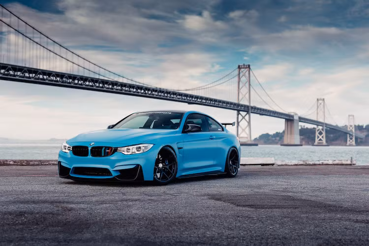 Trước đây vốn là phiên bản coupe của dòng xe thể thao BMW M3, tuy nhiên với thế hệ M3 mới nhất, BMW đã tách riêng bản coupe ra thành một dòng xe mới với tên gọi BMW M4 mới. Cũng giống như M3 coupe trước đó, M4 đã được BMW cải tiến triệt để từ trong ra ngoài, với "nền tảng" từ chiếc BMW 4 Series.