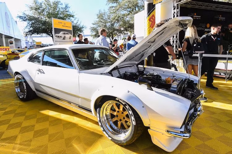 Khi bắt đầu dự án Underdog, Sung Kang đã dự định thay cho chiếc xe một động cơ V8 theo đúng phong cách "cơ bắp" Mỹ. Tuy nhiên trong quá trình hoàn thành chiếc xe, anh đã quyết định lựa chọn cỗ máy 4 xi-lanh thẳng hàng 2.3l tăng áp.