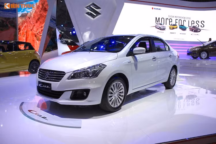Thứ 2, mạng lưới đại lý Suzuki tại Việt Nam vẫn còn khá ít, với chỉ khoảng 25 đại lý trên cả nước. Đặc biệt, khu vực miền Trung mới chỉ có 2 đại lý ở Vinh và Quảng Trị. Cộng với thương hiệu chưa "nổi" ở mảng xe du lịch, sự "bành trướng" của một số đối thủ lâu năm trong phân khúc và tâm lý "sợ không có đồ thay" của khách hàng, con đường chinh phục người tiêu dùng Việt của Suzuki vẫn còn khá "chông gai".