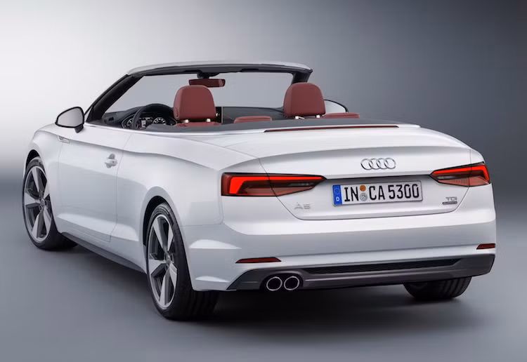 Với chiều dài 4673 mm, A5 Cabriolet mới cũng dài hơn 47 mm cùng trục cơ sở hơn 14 mm so với thế hệ cũ và thêm 60 lít ở khoang hành lý, đạt tổng thể tích 380 lít. So với phần đầu, đuôi của A5 Cabriolet gần như không có thay đổi so với A4, trong đó khác biệt rõ ràng nhất là đèn hậu với các dải LED thiết kế khác và cản sau.