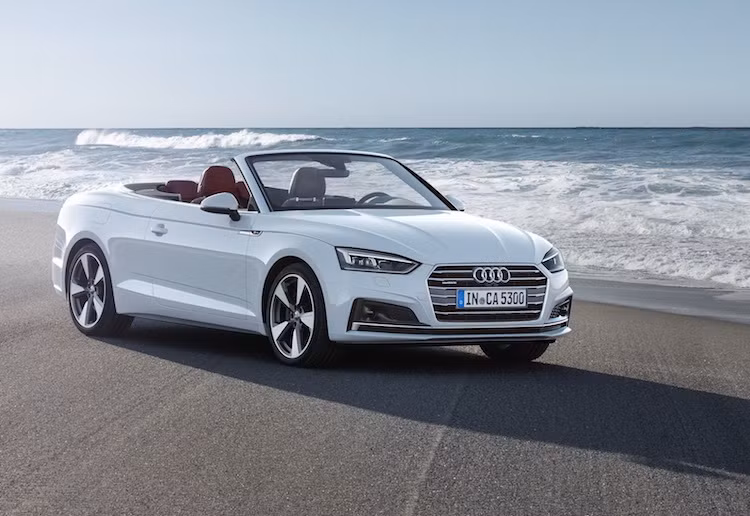 Dựa trên cơ sở nền tảng chassis MLB Evolution chung với A4, A5 Cabriolet luôn được coi là phiên bản mui trần của dòng sedan A4. Tuy nhiên với Audi A5 Cabriolet thế hệ mới, cũng giống như A5 Coupe, Audi đã thiết kế chiếc xe để khiến nó tạo ấn tượng mạnh hơn, khác biệt hơn so với chiếc A4.
