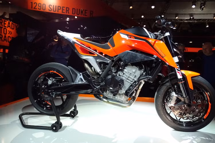 Về thiết kế tổng thể, Duke 790 Concept nổi bật bởi kiểu dáng mạnh mẽ, sắc sảo và đầy thể thao với thân xe đầy góc cạnh và phần đuôi cao, vuốt nhọn. Có "phom" tổng thể dự đoán sẽ giống như phiên bản thương mại, nhưng nhiều chi tiết thân xe của Duke 790 concept sẽ tiếp tục được KTM cải tiến trước khi đưa chiếc xe lên dây chuyền.