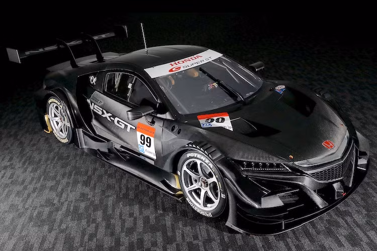 Đã từng tung ra phiên bản đua Acura NSX dành cho thể thức đua GT3 của Liên đoàn đua xe Thế giới FIA, hãng xe Honda lại tiếp tục vừa phát triển phiên bản Honda NSX-GT đặc biệt dành riêng cho giải đua nội địa Super GT ở Nhật.