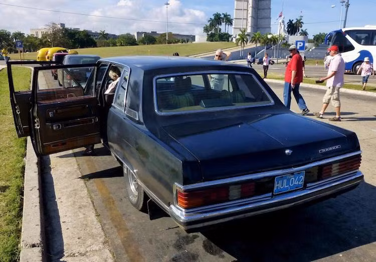Sau nhiều năm nằm trong đội xe của Chính phủ Cuba, những chiếc limousine độc đáo này đã được thanh lý và bán ra ngoài vào khoảng năm 2008. Trong đó, khoảng 14 chiếc đã được mua lại bởi Cubataxi - công ty taxi do Nhà nước Cuba sở hữu và trở thành những chiếc taxi cổ siêu sang.