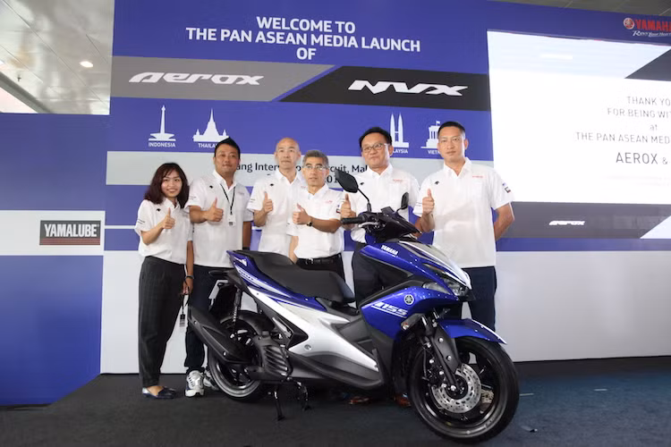 Tại chặng đua MotoGP vừa được tổ chức tại trường đua Sepang, Malaysia, mẫu xe tay ga thể thao hoàn toàn mới Yamaha NVX 155 cc đã lần đầu tiên được ra mắt. Còn có tên gọi là Aerox 155 ở một số nước, NVX sẽ đóng vai trò là mẫu xe thay thế cho chiếc Nouvo đã ra mắt lần đầu tiên từ năm 2002 ở Đông Nam Á.