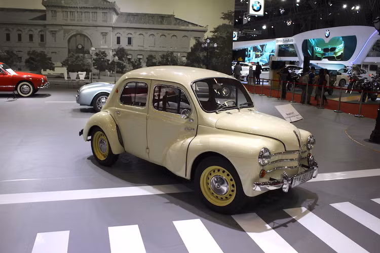 Trong thời gian còn làm điệp viên tại Sài Gòn, ông Ẩn đã sử dụng chiếc Renault 4CV này làm phương tiện di chuyển hàng ngày. Dấu ấn đặc biệt nhất của chiếc xe đó là Phạm Xuân Ẩn đã ngụy trang để chở chở đại tá Tư Can, tổ trưởng tình báo Việt cộng đi nghiên cứu các điểm quan yếu tại Sài Gòn, chuẩn bị cho cuộc tấn công Tết Mậu Thân 1968.