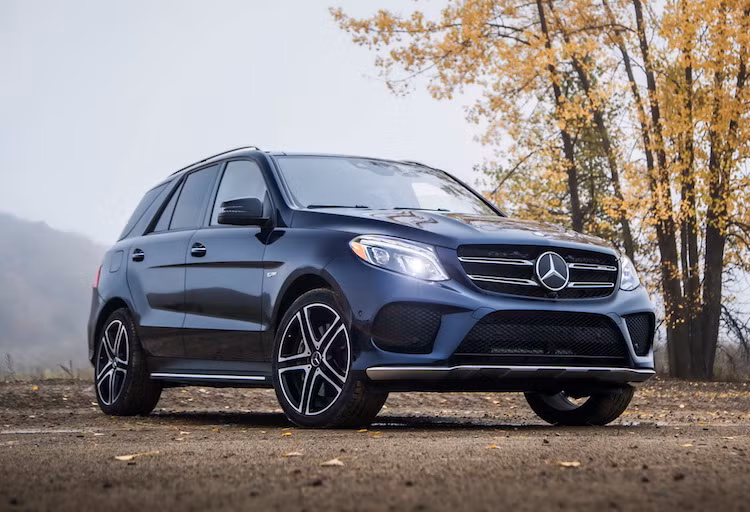 Kể từ khi coi dòng AMG Sport trở thành những chiếc xe thể thao AMG thực thụ, Mercedes đã tung ra một loạt các phiên bản thể thao 43 AMG thuộc nhiều dòng xe khác nhau như GLC-Class, C-Class và E-Class. Tới nay, hãng đã lại tiếp tục tung ra phiên bản Mercedes GLE 43 AMG mới nhất, dựa trên dòng SUV GLE-Class phiên bản nâng cấp facelift.