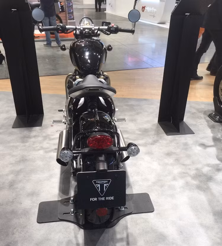 Giá bán của Bonneville Bobber sẽ được thiết lộ vào tháng 12 tới, trong khi phải tới tháng 1 năm sau chiếc xe mới chính thức được bán ra tại châu Âu. Được biết mẫu xe này sẽ sớm có mặt tại Việt Nam trong năm 2017, được nhập khẩu qua showroom Đức Quảng Ngãi tại Hà Nội.