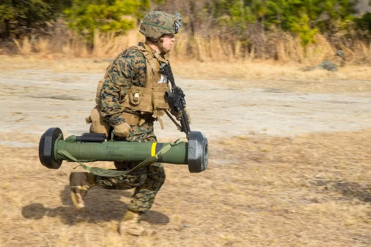 Tên lửa chống tăng Javelin được coi là hệ thống vũ khí chống thiết giáp vác vai tiên tiến hàng đầu thế giới, nó ưu việt hơn mọi loại tên lửa mà quân đội Ukraine sở hữu.