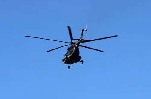 Một chiếc trực thăng Mi-8 thực hành bay huấn luyện.