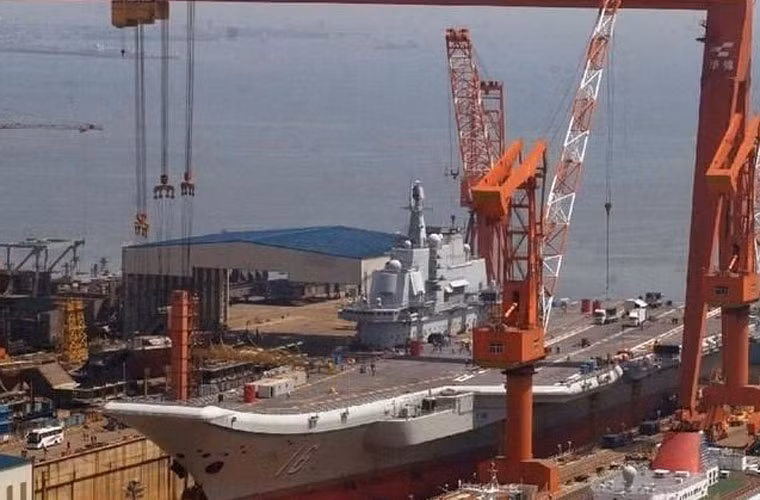 Đại Liên cũng là nơi thực hiện cải tạo tàu sân bay Varyag trở thành chiếc Liêu Ninh (CV-16) hiện nay.