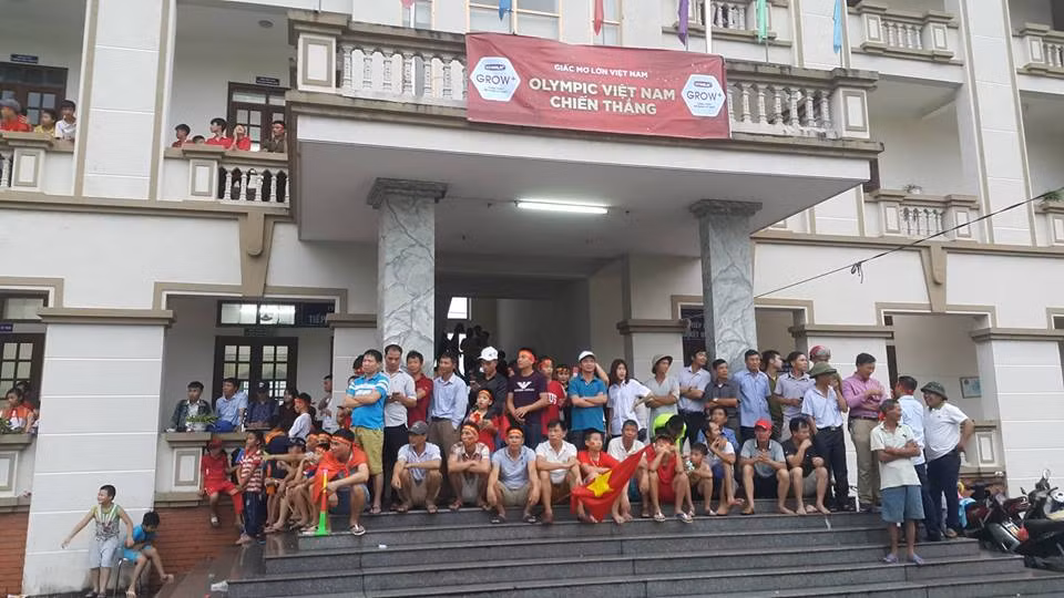 UBND phường Thạch Khôi có lẽ chưa bao giờ đông đến thế.