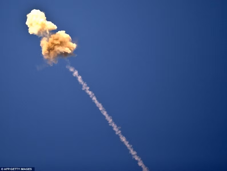 Nga cũng có thể bổ sung những tổ hợp như Richag-AV và Moskva-1 để quét không phận Syria, sau đó chuyển dữ liệu cho các hệ thống tác chiến điện tử để vô hiệu hóa mục tiêu. "Hệ thống tác chiến điện tử Nga là biện pháp đối phó hiệu quả trước các vũ khí hiện đại của Mỹ và Israel", chuyên gia quân sự Viktor Murakhovsky đánh giá.