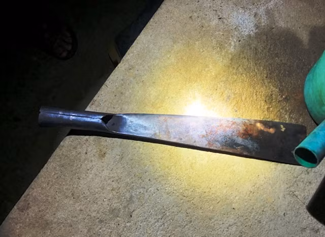  Mâu thuẫn gia đình, chồng chém vợ trọng thương: Do mâu thuẫn trong gia đình ông Lê Thanh Oai (SN 1976) và vợ là chị Cao Thị Hiền (SN 1977, đều ở huyện Tuyên Hóa, tỉnh Quảng Bình) đã xảy ra cãi vã, trong cơn bực tức, ông Oai không kiềm chế được nên đã dùng dao đi rừng chém nhiều nhát vào người vợ khiến nạn nhân bị thương nặng. Ngày 28/5, Công an huyện Tuyên Hóa cho biết đang điều tra, làm rõ. 