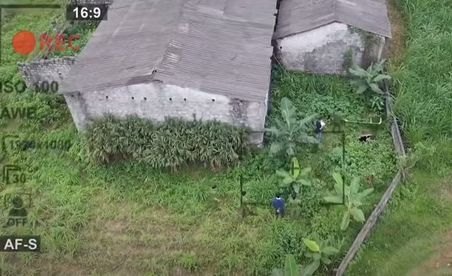 Tuy nhiên, bằng các biện pháp nghiệp vụ, được sự giúp đỡ của quần chúng nhân dân, CQĐT đã phát hiện được những dấu vết đáng nghi vấn của nạn nhân để lại tại hiện trường. Dấu vết sự đi lại của nạn nhân tập trung nhiều vào khu trang trại.
