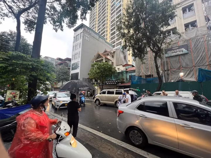 Ha Noi: Truy tim nguoi phu nu trong vu tai nan 1 nguoi chet