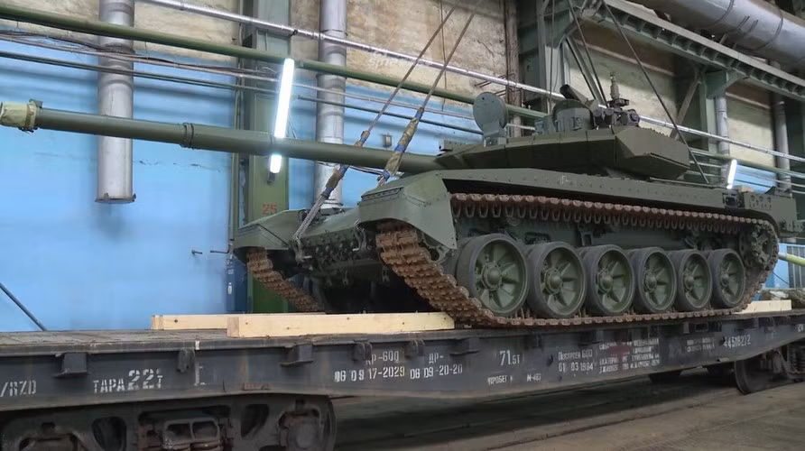Tờ báo Ukraine cho rằng, bất chấp được nâng cao khả năng bảo vệ cũng như tích hợp khí tài quang điện tử và hệ thống điều khiển hỏa lực tối tân, xe tăng T-90M "Đột phá" vẫn giữ lại tất cả những thiếu sót của T-72 cổ điển.