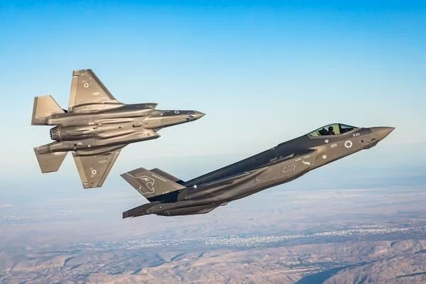 Để ngăn chặn Syria và Iran, các máy bay chiến đấu của Israel thường xuyên tấn công các mục tiêu của Iran và Syria để cảnh báo rằng, các căn cứ quân sự của Iran trên lãnh thổ Syria có ảnh hưởng trực tiếp đến an ninh của Israel, và Israel sẽ nỗ lực hết sức để ngăn chặn.