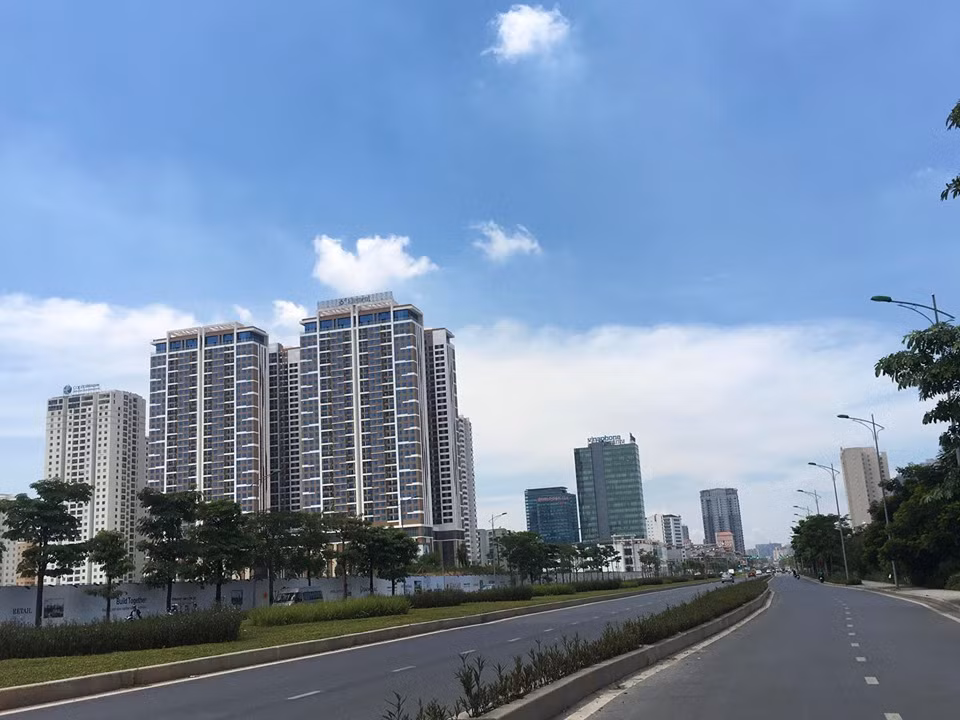 Phuong Xuan La bat luc truoc “ma tran” cong trinh vi pham tren duong Nguyen Van Huyen keo dai?