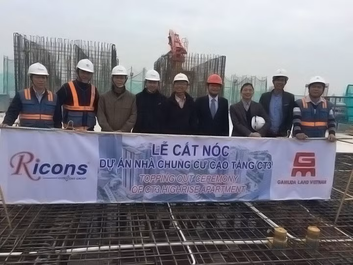 5. Dự án The One Residence Dự án The One Residence được triển khai thuộc khu đô thị Gamuda Gardens, với hai tòa cao 26 tầng bao gồm hai tầng để xe và 24 tầng căn hộ khép kín, cung cấp cho thị trường tổng số 624 căn hộ. Diện tích các căn hộ từ 60 m2 tới 82.5 m2, mức giá được chủ đầu tư đưa ra từ 1.1 tỷ đồng/căn, tương đương 18.5 - 19 triệu đồng/m2. Thời gian dự kiến bàn giao căn hộ cho khách hàng vào quý 1/2017. Ảnh: chungcuhanoi24h.com.vn.