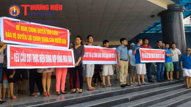 Ngoài ra, đại diện ban quản trị lâm thời chung cư Hồ Gươm Plaza cho biết, chủ đầu tư đã nhiều lần cam kết giao hết 2% phí bảo trì khoảng gần 20 tỷ đồng cho ban quản trị, nhưng sau nhiều lần thất hẹn, đến nay, chủ đầu tư mới chỉ bàn giao 2 tỷ đồng. Tuy nhiên, xác nhận với VnMedia, đại diện chủ đầu tư dự án Hồ Gươm Plaza cho biết, người dân phản ánh là không đúng. Ảnh: thương hiệu và công luận.