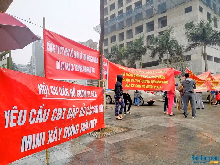 Tòa C theo thiết kế được duyệt là văn phòng từ tầng 6 - 29 nhưng đến nay, chủ đầu tư đã xây dựng và chuyển đổi từ tầng 14 - 29 để chia nhỏ thành những căn hộ dưới 60m2. Ảnh: reatimes.vn.