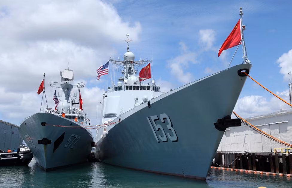 Tàu hải quân Trung Quốc neo đậu ở Trân Châu cảng, Honolulu, Hawaii hôm 29/6 để tham gia cuộc tập trận lớn nhất thế giới RIMPAC diễn ra 2 năm/lần.