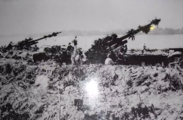 Sau năm 1960, Liên Xô bắt đầu cung cấp thêm số lượng lớn pháo 37mm, 57mm, 85mm, 100mm nên số pháo 88mm bắt đầu được loại dần khỏi trang bị bộ đội ta. Dẫu vậy, trước khi nghỉ hưu, pháo phòng không 88mm cũng kịp ghi dấu ấn trong kháng chiến chống Mỹ. Ngày 5/8/1964, Đại đội 141 và 143 pháo 88mm (Tiểu đoàn 217) phối hợp với tàu hải quân và dân quân tự vệ bắn rơi 1 máy bay Mỹ tại Hòn Gai (Quảng Ninh).