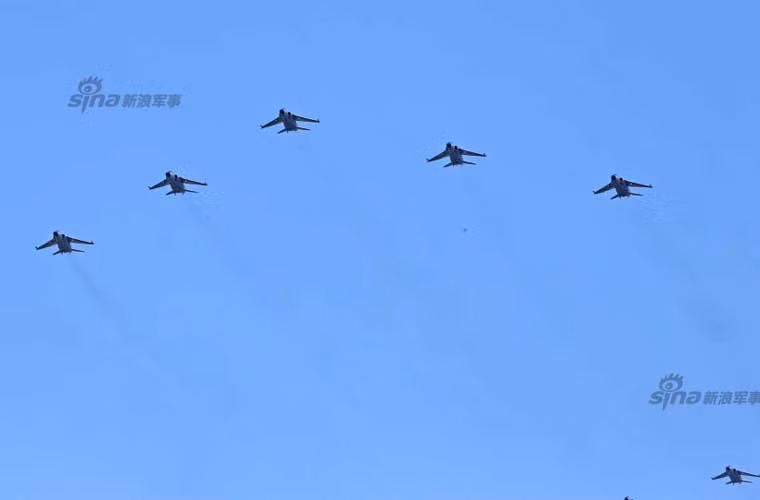 Đội hình cường kích JH-7A.