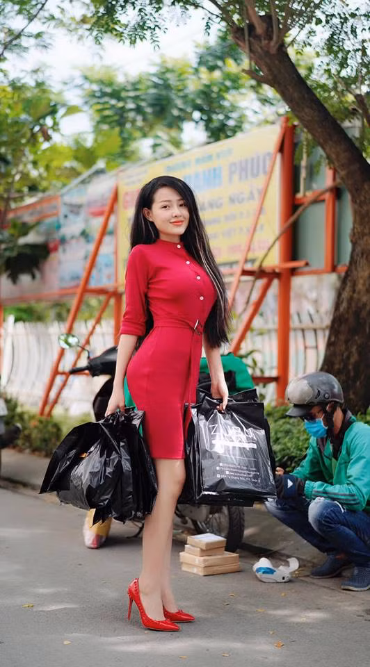 Về mối tình thị phi với Ngân 98, Lương Bằng Quang từng chia sẻ trên Vietnamnet rằng, anh bị gia đình chửi, thậm chí là từ mặt vì yêu Ngân.