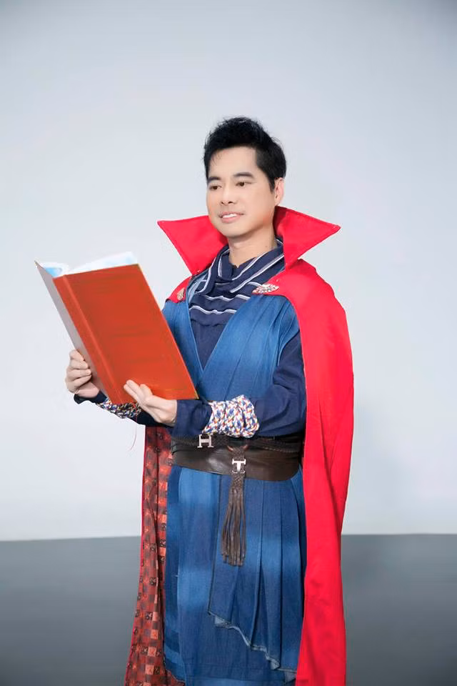 Bình luận "tếu táo" của fan khiến nhiều người nhớ lại chi tiết trong một bài phỏng vấn cách đây 6 năm, nam danh ca từng tiết lộ chuyện đã chi cả triệu USD để mua bảo hiểm trinh tiết đời trai. Giới showbiz Việt có lẽ chỉ có “ông hoàng nhạc sến” Ngọc Sơn mới dám "chịu chi" đến vậy.