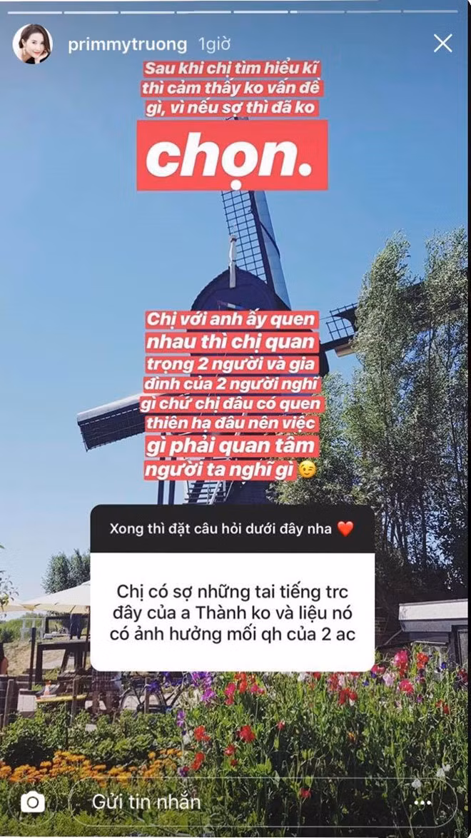 Người đẹp từng khẳng định: “Chị và anh ấy quen nhau thì chị quan trọng 2 người và gia đình 2 người nghĩ gì, chứ chị đâu có quen thiên hạ nên chị không quan tâm người khác nghĩ gì”.
